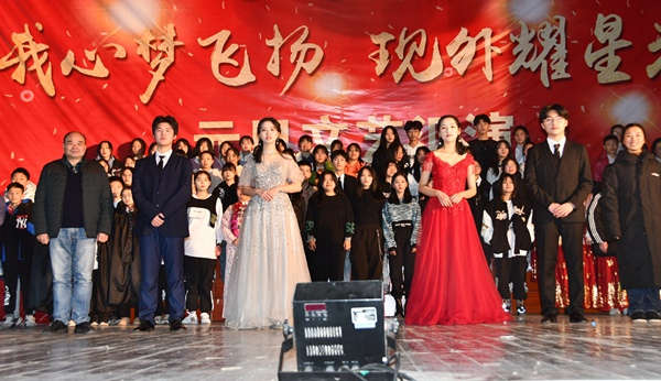 迎宾5_副本.jpg 迎宾5_副本.jpg